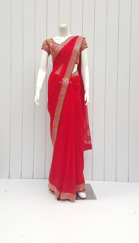 Red Sarees, Sari India, Saree Red, Simple Saree Designs, Indian Sari Dress, Anarkali Dress Pattern, Fancy Sarees Party Wear, Womens Trendy Dresses, Indian Saree Blouses Designs