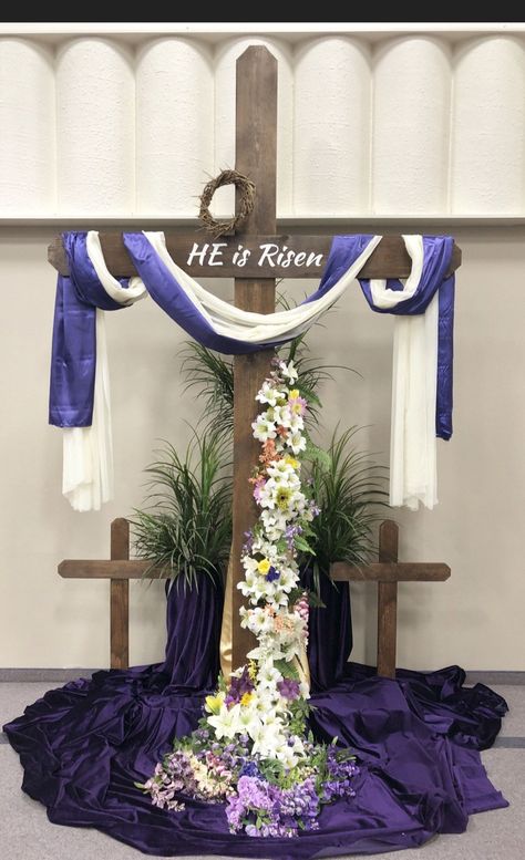 Easter Decorations Centerpieces, Easter Church Decor, Easter Altar Decorations, Easter Church Flowers, Lent Decorations For Church, Easter Photo Backdrop, Wooden Easter Decorations, Church Christmas Decorations, Church Altar Decorations