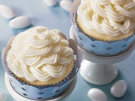 Betty Crocker Double Almond Wedding Cupcakes Wedding Cupcake Recipes, Almond Wedding Cakes, Almond Cupcakes, Betty Crocker Recipes, Cupcake Flavors, Almond Flavor, White Cake Mixes, Köstliche Desserts, Wedding Cupcakes