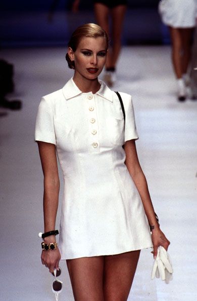 Christian Dior Runway Show SS 1996 Dior White Dress, Christian Dior Runway, Niki Taylor, 90s Runway Fashion, Runway Fashion Couture, Vintage Runway, Runway Outfits, Dior Dress, Estilo Preppy