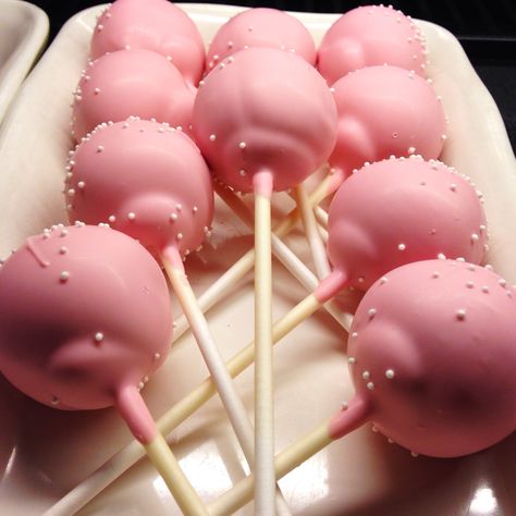 Starbucks birthday cake pops Pink Cake Pops Birthday, Cake Pops Birthday, Cake Pop Flavors, Star Cake Pops, Resep Starbuck, Starbucks Cake Pops, Festival Cake, Starbucks Flavors, Diy Cake Pops