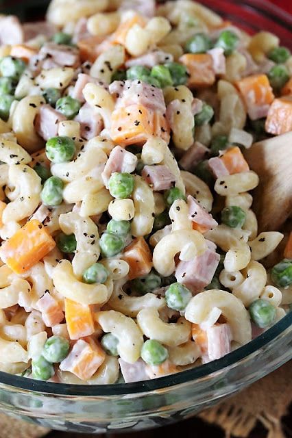 Ham & Cheese Macaroni Salad - Weekend Potluck 426 Macaroni Salad Recipe With Ham, Ham Pasta Salad, Macaroni Salad With Ham, Salad With Ham, Recipe With Ham, Ham And Cheese Pasta, Salad With Peas, Rice Ideas, Macaroni Salads