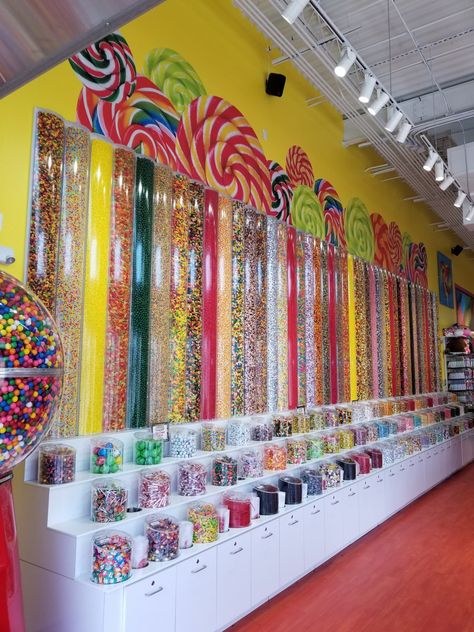 Candy Shop Interior Design, Candy Shop Interior, Candy Shop Ideas, Candy Booth, Candy Store Design, Candy Store Display, Sweet Stand, Candy Room, Chocolate Store