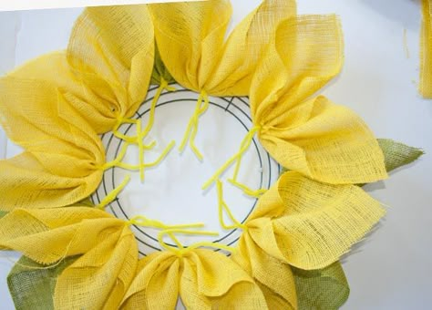 Sunflower Wreath Diy, Sunflower Burlap Wreaths, Burlap Wreath Tutorial, Burlap Flower Wreaths, Burlap Wreath Diy, Mesh Wreath Tutorial, Burlap Flower, Mesh Wreath Diy, Deco Wreaths