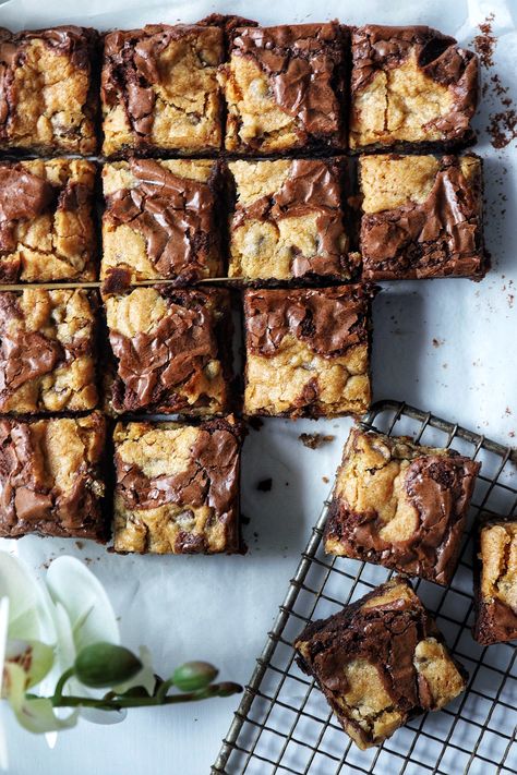 Brookies (Chocolate Chip Cookie   Brownie Bars) – SIMPLY BEAUTIFUL EATING Dessert Breton, Brownies Decorados, Brookies Recipe, Chocolate Chip Cookie Brownies, Cookie Brownie, Brownie Bars, Chocolate Chip Brownies, Cookie Brownie Recipe, Cookie Brownie Bars