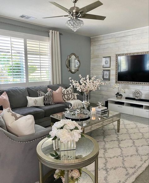 Glam Living Room Decor, Living Room Decor Gray, Grey Living Room, Glam Living, Room Decor Cozy, Glam Living Room, Home Design Diy, Small Apartment Living Room, Small Living Room Decor