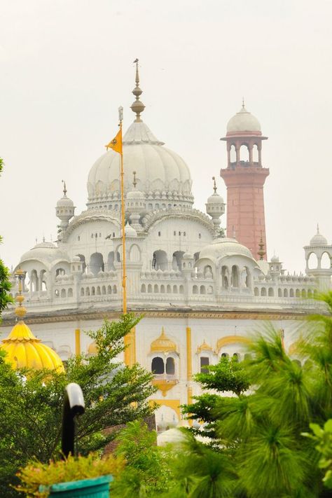 Sikh's Temple near Shahi Mosque Nishan Sahib, Gurdwara Sahib, Gurudwara Sahib, Punjab Culture, Camping Wallpaper, Indian Wedding Theme, Spiritual Inspiration Quotes, Harmandir Sahib, Radhe Krishna Wallpapers