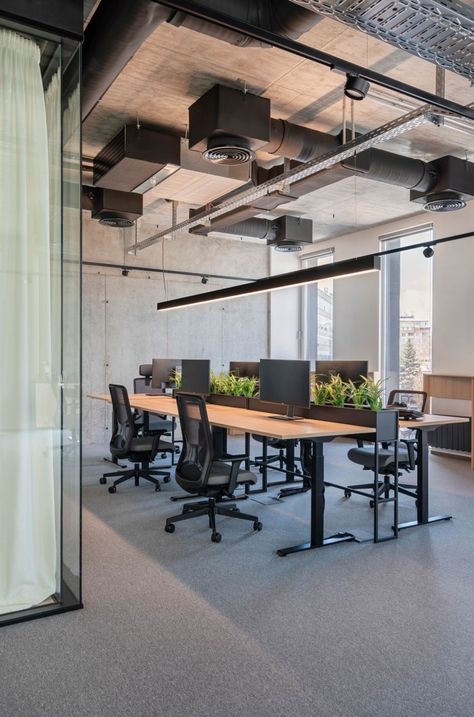 Hypoport Offices - Sofia | Office Snapshots Office Interior Design Workspaces, Modern Industrial Office Design, Modern Office Design Inspiration, Modern Industrial Office, Industrial Office Space, Open Office Design, Open Concept Office, Atelier Interior, Office Tables