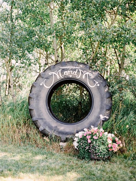 Dairy Farm Wedding, Country Wedding Signs, Deco Champetre, Boda Mexicana, Farm Weddings, Dairy Farm, Farmhouse Wedding, Rustic Wedding Ideas, Country Weddings