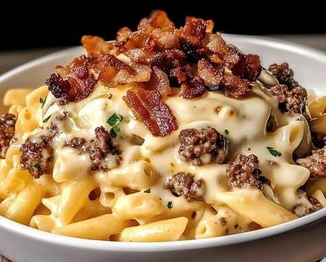 Alfredo Casserole Recipes, Ground Beef Pasta Recipes For Dinner, Ground Beef Alfredo, Beef Alfredo, Bacon Cheeseburger Pasta, Pizza Grilled Cheese Recipes, Stuffing Balls Recipe, Alfredo Casserole, Pasta Recipes For Dinner