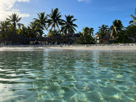 Cuba Beach Aesthetic, Cuba Aesthetic Beach, Havana Cuba Aesthetic, Travelling Vision Board, Havana Aesthetic, Cuba Outfits, Tropical Vacation Aesthetic, Cuba Aesthetic, Cuba Beach