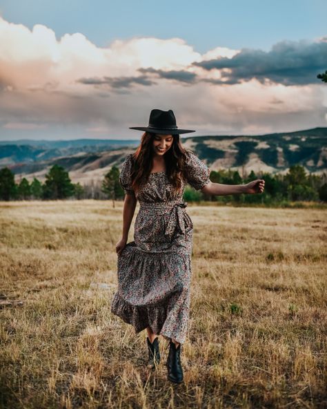 Prairie Dress Chic & A Fall Sale to Shop | Lone Star Looking Glass Prairie Style Clothes, Prairie Aesthetic, Fall Sale, Mama Style, Prairie Style, Autumn Sales, Beautiful Evening, Prairie Dress, Southern Style