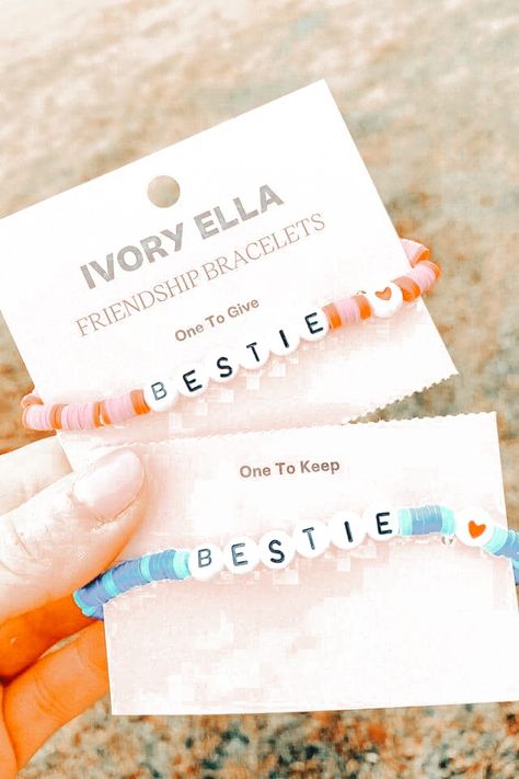 Preppy Bff Bracelets, Best Friend Clay Bead Bracelet Ideas, Cute Bff Bracelets, Bestie Clay Bead Bracelets, Bracelet Ideas For Friends, Bff Bracelets Diy, Bracelets For Besties, Bestie Bracelets, Preppy Bracelets