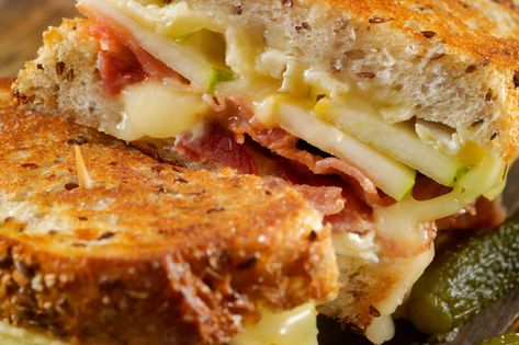 Ham Apple Brie Sandwich, Applebees Recipes, Pickled Apples, Brie Sandwich, Apple Sandwich, Quick Side Dishes, Cheese Stuffed Peppers, Ham Sandwiches, Ham And Cheese Sandwich