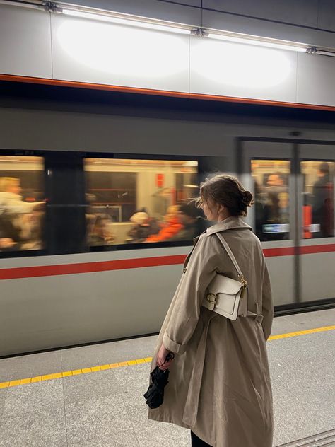 #vienna #metro #subway #aesthetic #train #trenchcoat #outfit #coach #tabby #bag #hf #film #longexposure Train Trip Aesthetic, Coach Bag Aesthetic, Coach Tabby Bag, Vienna Girls, Subway Aesthetic, Aesthetic Train, Trenchcoat Outfit, Metro Pictures, Style Trench Coat