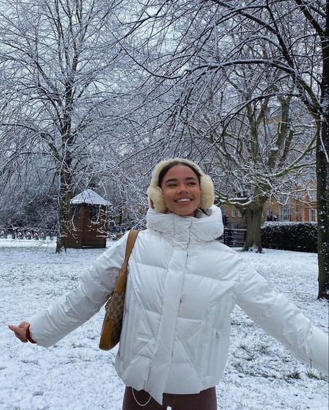 Snow Day Outfit, Cold Girl, White Puffer, Winter Inspo, Snow Outfit, I Love Winter, Winter Love, Winter Girls, Winter Pictures