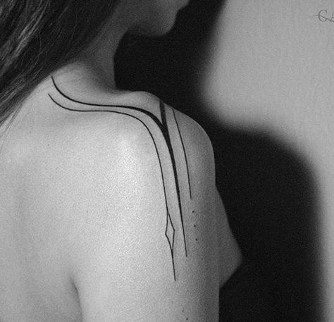 Geometric Tattoo Women, Symbol For Mother, Cuff Tattoo, Geniale Tattoos, Arm Band Tattoo, Band Tattoo, Spine Tattoos, Time Tattoos, Elegant Tattoos