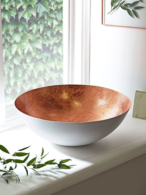 AUTUMN PICKS WITH COX for fruit Copper Interior, Fancy Kitchens, Linen Layers, Copper Bowl, White Bowl, Home Decor Aesthetic, Copper Kitchen, Festoon Lighting, White Bowls