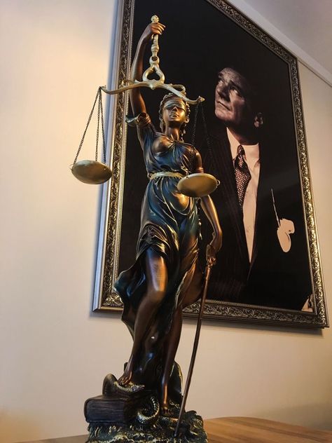 Lawyer Art Wallpaper, Lady Justice Statue, Justice Statue, Law School Life, Law School Inspiration, My Future Job, Scales Of Justice, Lady Justice, Law Degree