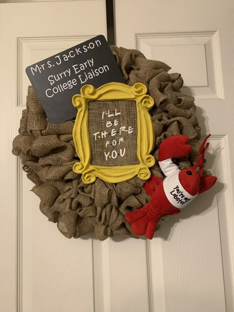 Friends TV show wreath for my office door! #friends #friendstvshow #wreaths Friends Tv Show Wreath, Friends Christmas Tree Theme, Friends Diy Decor, Friends Christmas Decorations, Friends Tv Show Christmas Tree, Friends Tv Show Classroom Theme, Friends Tv Show Crafts, Friends Gift Ideas Tv Show, Office Door Wreath