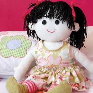 14 Ultra-Cute Homemade Rag Doll Tutorials Rag Doll Tutorial, Diy Rag Dolls, Homemade Dolls, Rag Doll Pattern, Christmas Child, Operation Christmas Child, Sewing Dolls, Doll Tutorial, Sewing Toys