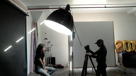 One Light Setup Photography, Light Setup Photography, Lights For Photography, Photo Lighting Setup, Portrait Lighting Setup, Easy Portrait, Photography Lighting Techniques, Photography Lighting Tips, Studio Lighting Setups