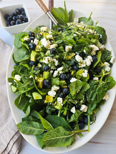 Camilla Mcconaughey, Avo Salad, Collard Greens Salad, Vegetarian Drinks, Salad With Mint, Pescatarian Meals, Healthy Recipes Clean Eating, Arugula Salad Recipes, Blueberry Salad