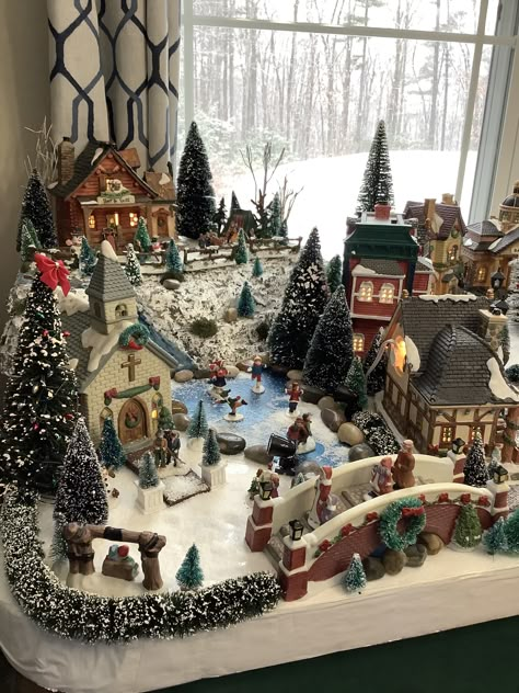 Christmas Tree Village Display, Diy Christmas Village Displays, Christmas Tree Village, Lemax Christmas Village, Christmas Village Sets, Lemax Christmas, Home Decorating Ideas Living Room, Decor Christmas Home, Diy Christmas Village