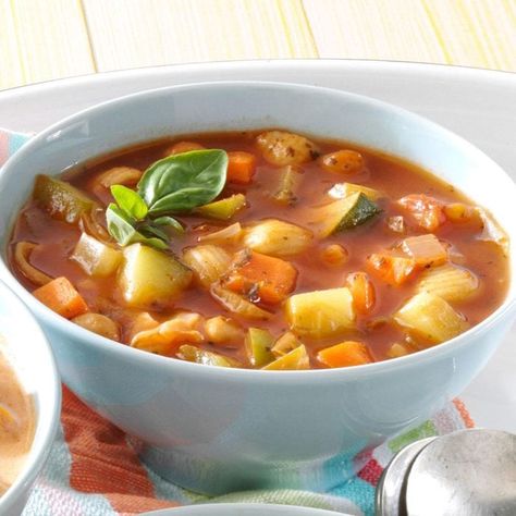 25 Foods to Eat When You Have a Cold | Taste of Home Olive Garden Copy Cat, Classic Minestrone Soup Recipe, Copycat Recipes Olive Garden, Olive Garden Recipes, Minestrone Soup Recipe, Soup Chowder, Soup Of The Day, Cabbage Soup Recipes, Sweet Italian Sausage