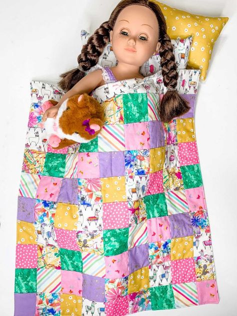 Quilted Doll Blanket, Doll Pillows Diy, Baby Doll Quilts Free Pattern, Baby Doll Blankets To Sew Diy, Doll Quilts Easy, Doll Quilt Patterns Free, Doll Blankets To Sew, Diy Doll Blanket, Doll Quilt Patterns