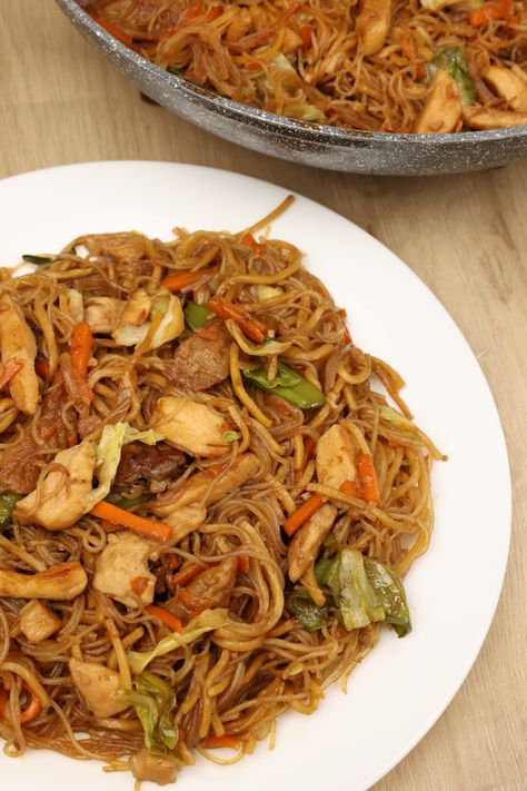 Best Pancit Recipe Filipino, Filipino Dinner Recipes, Bihon Recipe, Pancit Canton Recipe, Filipino Christmas Recipes, Filipino Dinner, Filipino Pancit, Pancit Bihon, Pancit Recipe