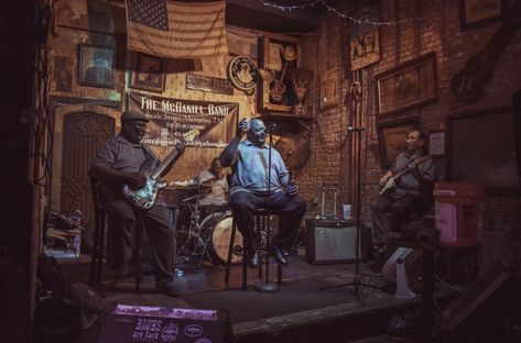 #Memphis #MemphisTN #summertrip #music #blues #bealestreet #travel #bar #vintage #nightout #nightoutsummer #travel #fun Jazz Bar Aesthetic, Blues Bar, 60s London, Western Bar, Underground Bar, Bar Aesthetic, Location Design, Travel Bar, Juke Joints