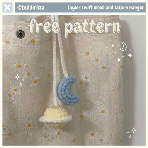 Small Moon Crochet Pattern, Crochet Saturn Free Pattern, Moon And Saturn Crochet, Saturn Crochet Pattern, Crochet Patterns Taylor Swift, Moon Pattern Crochet, Taylor Swift Crochet Keychain, Crochet Moon Keychain, Crochet Moon Pattern Free