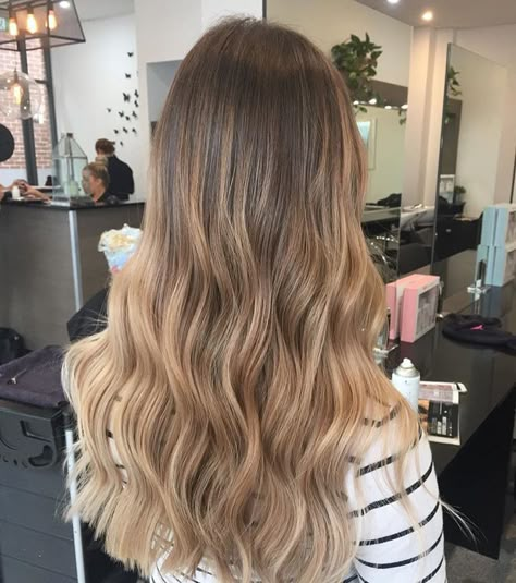 Brown Hair Balayage, Blonde Hair Looks, Blonde Hair With Highlights, Trendy Hair Color, Brown Blonde Hair, Hair Shades, Hair Color Balayage, Hair Inspiration Color, Hair Inspo Color