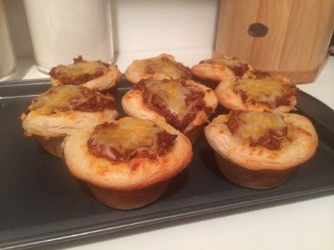 Cheeseburger cups Brown 1 lb ground turkey/beef Drain Add 1/2 cup ketchup 2 tbsp brown sugar 1tsp mustard 1 tbsp minced garlic Heat oven to 350 Take one can biscuits and flatten slightly to line a cupcake tin. Once you line the tin with the biscuits fill each cup with filling and bake for 14-16 min. Once done add your favorite cheese and place back in oven for 1-2 min until melted. Serve with grilled onions or pickles. Can also use a mini cupcake tin for snacks!! Cheeseburger Cups, Canned Biscuits, Cupcake Tins, Mini Cupcake, Grilled Onions, Ground Turkey, Mini Cupcakes, Minced Garlic, Ketchup