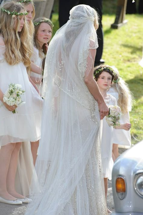 Kate Moss Wedding dress Midsummer Nights Dream Wedding Dress, Moss Wedding Dress, Kate Moss Wedding Dress, Mythical Wedding, Kate Moss Wedding, Garden Dinner Party, Antique Wedding Dresses, Midsummer Nights Dream Wedding, Moss Wedding