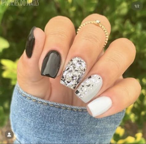 Black Dip Nails Short, Square Dip Nails, Black Dip Nails, White Dip Nails, Glitter Summer Nails, March Nail, Nails With White, Red Nails Acrylic, Wine Red Nails