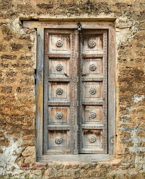 Old Door Punjab Pakistan Old Punjab Aesthetic, Punjabi Architecture, Vintage Punjab, Punjab Architecture, Punjab Aesthetic, Old Punjab, Old Pakistan, Pakistani Architecture, Old Door Decor