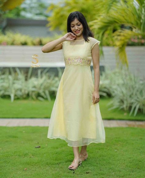 Aline Frocks For Women, Organza Gown Designs, Long Frocks For Women, Frock Ideas, Long Skirt Top Designs, Frocks For Women, Onam Outfits, Frock Models, Dress Designs For Stitching