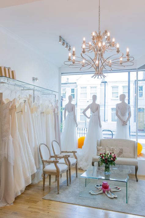 Wedding Dress Store Interior Design, Dresses Boutique Decor, Dress Shop Design Boutique Interior, Gown Shop Interior Design, Dress Store Design, Bridal Store Interior, Modern Boutique Interior, Bridal Shop Interior, Bridal Shop Decor