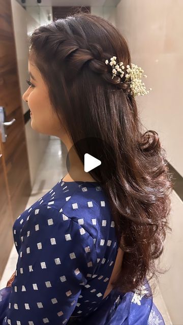 Hairstyles For Sister Engagement, Back Hairstyle For Indian Wedding, Hair Styles For Engagements, Floral Dress Hairstyle, Haïr Style Bride Wedding, Hairstyles For Gowns Western, Hairstyle On Lehenga For Bridesmaid, Open Haïr Style For Wedding, Different Hair Styles With Braids