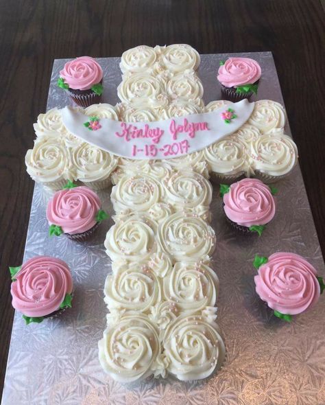 First Communion Cupcake Cake, Baptism Cupcake Cake, Christening Cupcakes Girl, Baptism Cupcakes Girl, Baptism Food Ideas, Cross Cupcake Cake, 100 Days Cake, Baptism Food, Communion Cupcakes