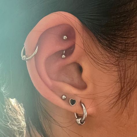 #earrings #piercings #helix #doublehelix #lobe #lobepiercings #ear #jewlery #piercingideas #earringideas #silverearrings #hoop Tripple Helix Ear Piercings, Multiple Lobe Piercings, Double Helix Piercing Hoop, 3 Piercings Ear Lobe, Double Lobe Piercing Ideas, 2 Lobe Piercings, Low Helix Piercing, Silver Ear Piercings, Two Lobe Piercings