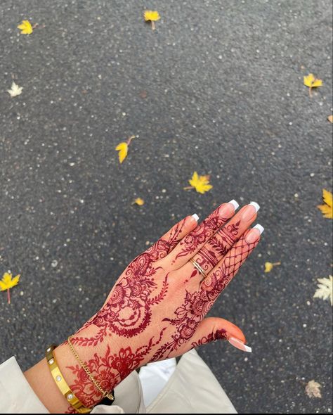 Henna Designs Red, Red Henna Designs, Red Henna Tattoo, Henna Rose, Cute Henna Designs, Cute Henna Tattoos, Henna Style Tattoos, Henna Inspo, Red Henna