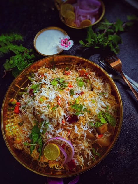 #biryani #biryanirecipe #vegbiryani Vegetarian Biryani Recipe, Veg Biryani Photography, Briyani Image, Veg Food Photography, Biriyani Aesthetics, Biryani Pics, Biryani Images, Biryani Aesthetic, Biryani Snap