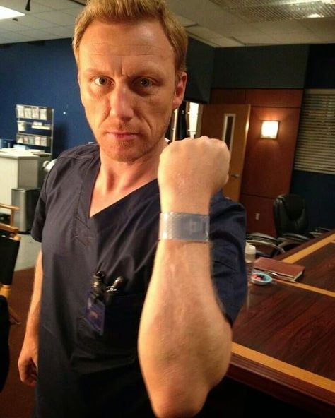 Greys Anatomy Owen, Kevin Mckidd, Owen Hunt, Greys Anatomy Cast, Pictures Of People, Know Who You Are, Grey's Anatomy, Greys Anatomy, On Set