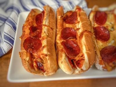 Air Fryer Pizza Dogs Hot Dog Bun Pizza, Hot Dog Pizza Recipes, Pizza Dogs, Air Fryer Toaster Oven Recipes, Instapot Air Fryer, Toaster Oven Air Fryer, Hot Dog Pizza, Pizza Dog, Air Fryer Pizza