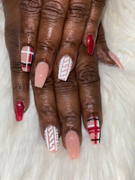 Christmas Nail Tips Designs, Red And White Sweater Nails, Sweater Texture Nails, How To Do Sweater Nails, Christmas Nails Ballerina, Flannel Nails, Texture Nails, Nails Plaid, Matte Green Nails