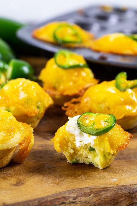 Mini Jalapeno Popper Corn Muffins Jalapeno Corn Muffins, Mini Corn Muffins, Cornbread Muffins Recipe, Peanut Butter Sheet Cake, Jalapeno Cheddar Cornbread, Zucchini Cheese, Spicy Southern Kitchen, Jiffy Corn Muffin Mix, Tin Recipes