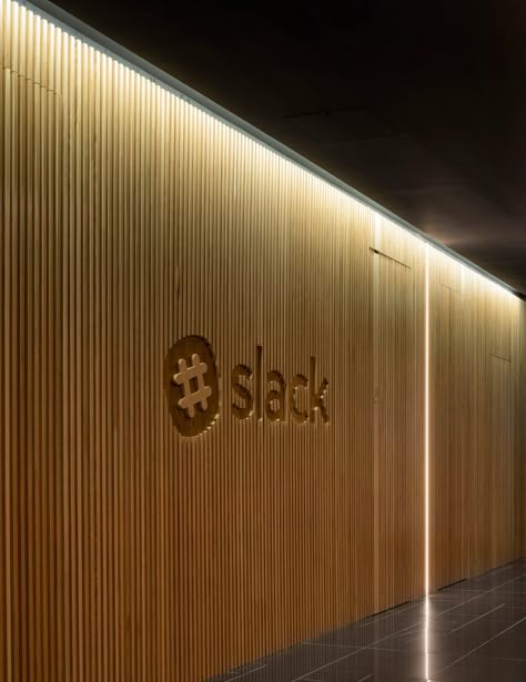 SLACK European HQ by ODOS Architects Irish Architecture, Office Logo, Corporate Office Design, Inspiration Logo Design, Office Entrance, Reception Desks, Office Reception, Office Branding, Logo Wall